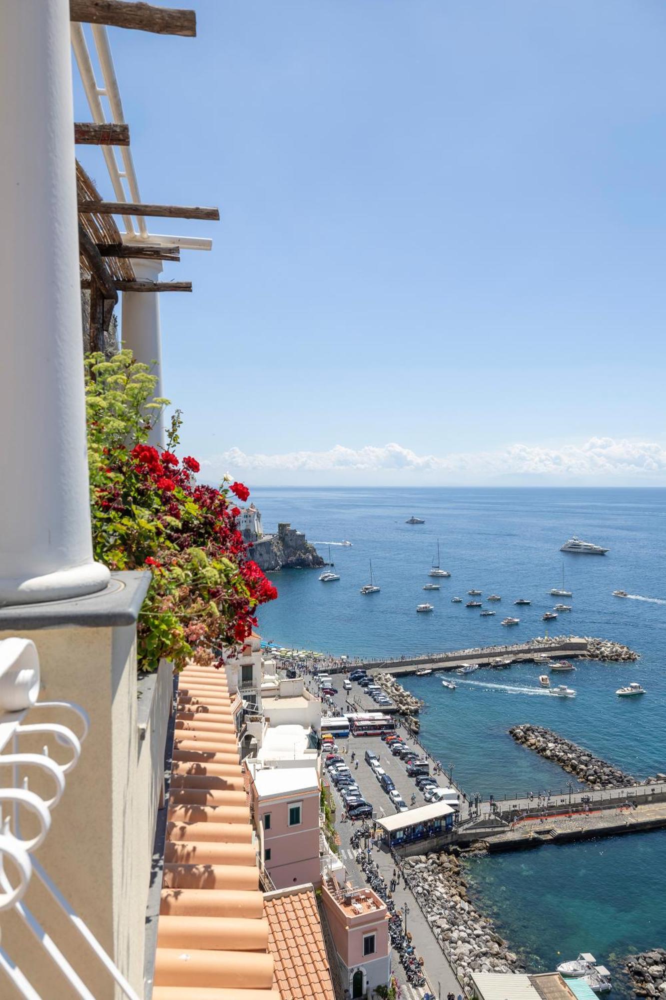 Apartments Amalfi Design Sea View Accessible By 250 Steps Buitenkant foto