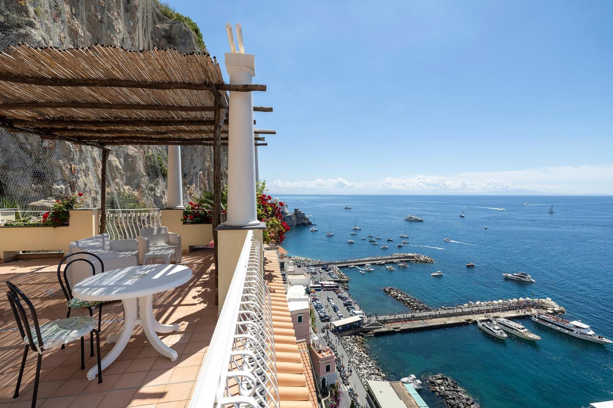 Apartments Amalfi Design Sea View Accessible By 250 Steps Buitenkant foto