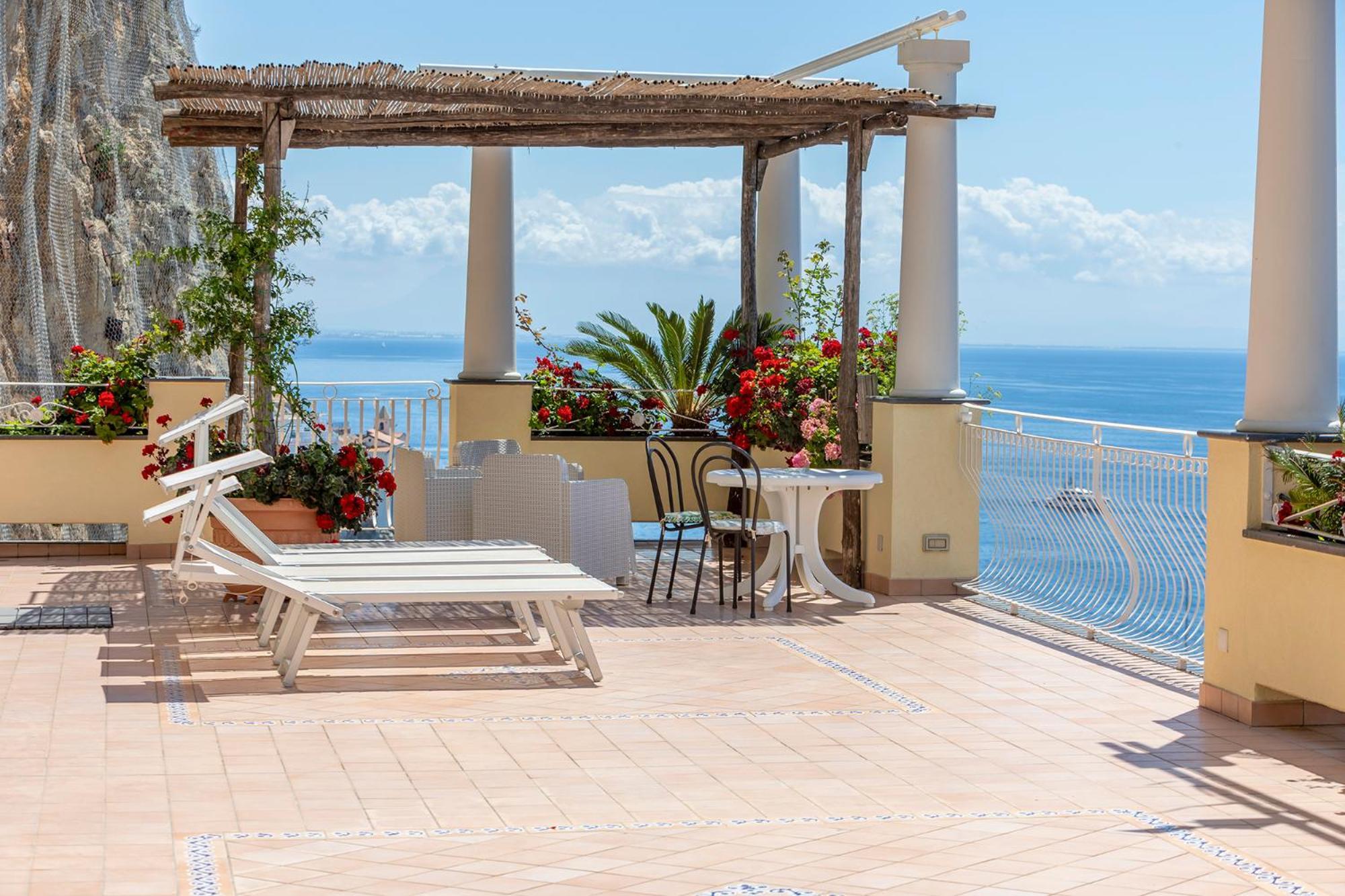 Apartments Amalfi Design Sea View Accessible By 250 Steps Buitenkant foto