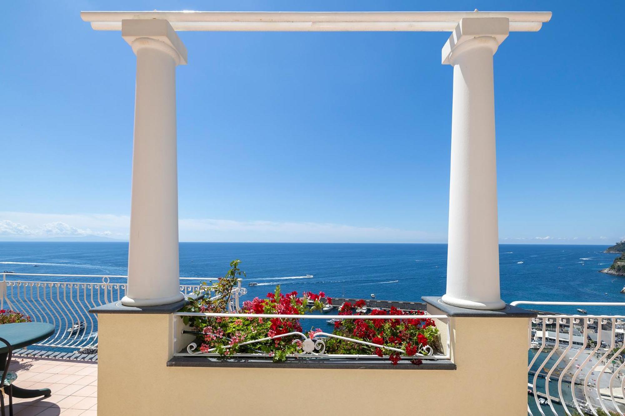 Apartments Amalfi Design Sea View Accessible By 250 Steps Buitenkant foto