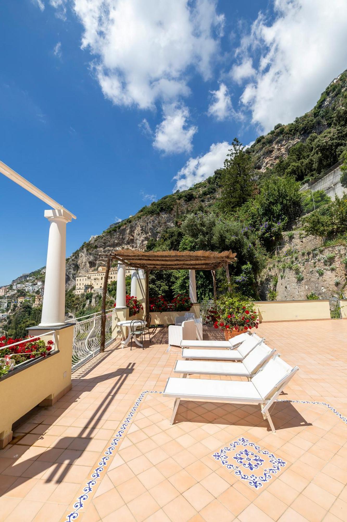 Apartments Amalfi Design Sea View Accessible By 250 Steps Buitenkant foto
