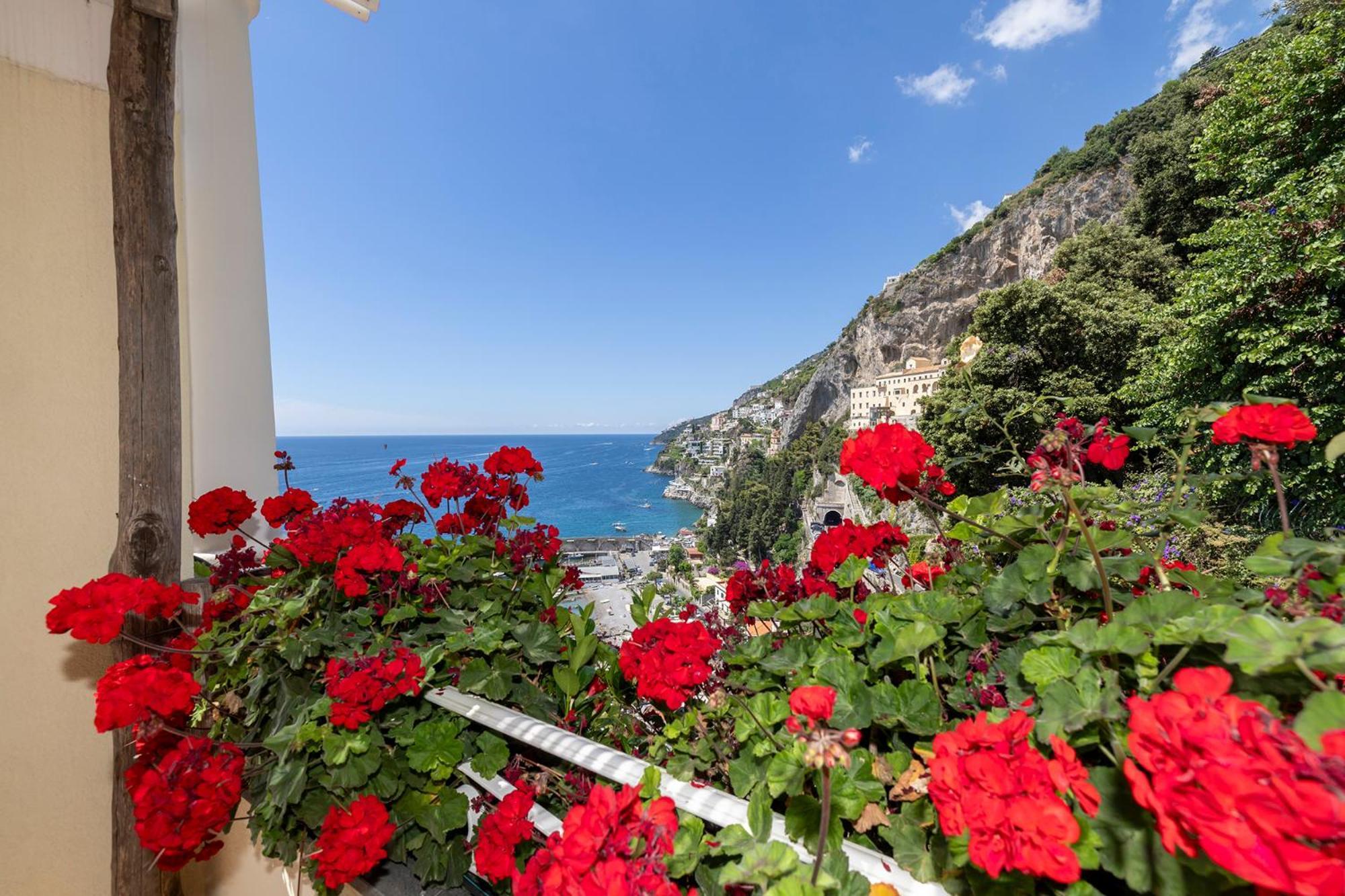 Apartments Amalfi Design Sea View Accessible By 250 Steps Buitenkant foto